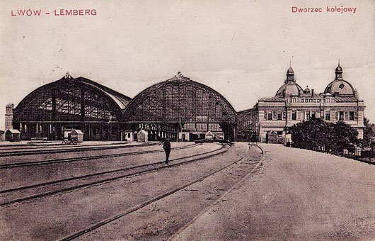 Вокзал во Львове - старая открытка